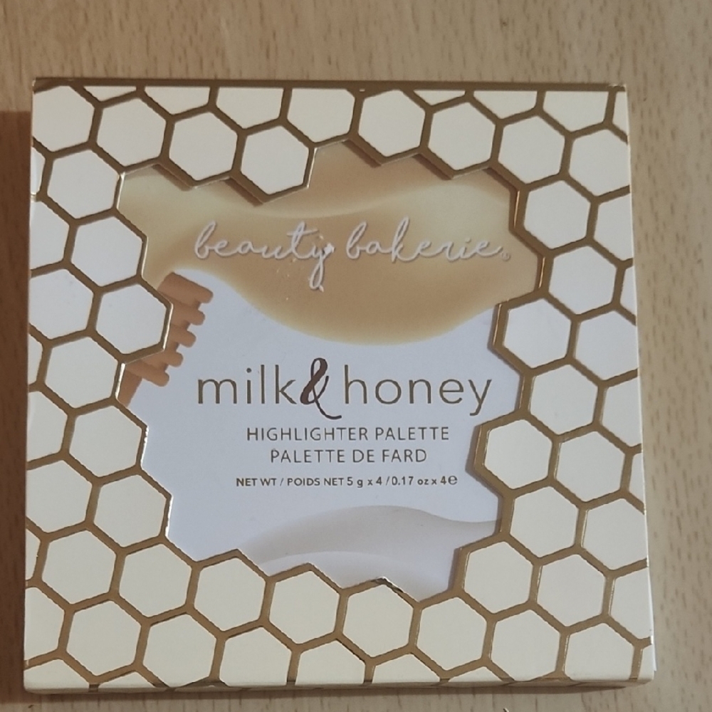 New Beauty Bakerie Milk & Honey Highlighter Palette